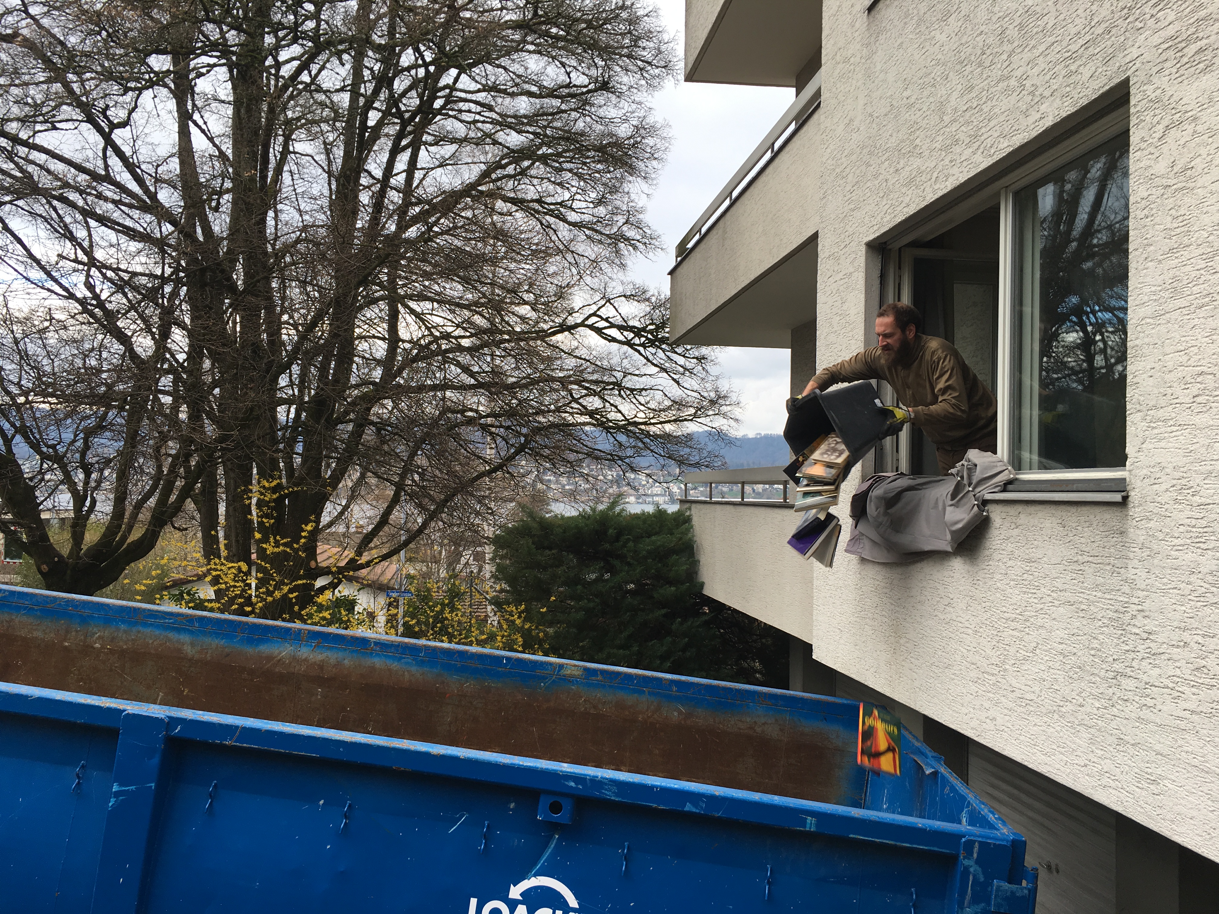 Geschäftsumzug am Paradeplatz in Zürich, für Banken, Versicherungen oder Produktionsstätten, wir machen die Umzugsplanung und führen den Geschäftsumzug für Sie aus.